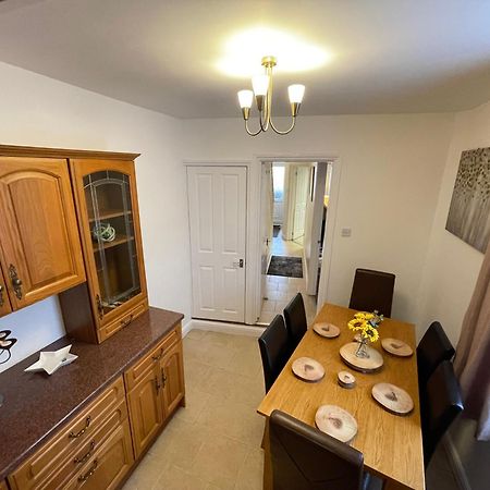 Beanies Lornestreet Four Bed House Apartment Swindon Exterior photo