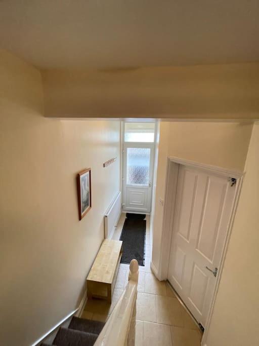 Beanies Lornestreet Four Bed House Apartment Swindon Exterior photo