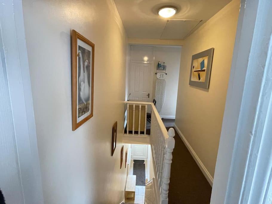 Beanies Lornestreet Four Bed House Apartment Swindon Exterior photo