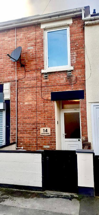 Beanies Lornestreet Four Bed House Apartment Swindon Exterior photo
