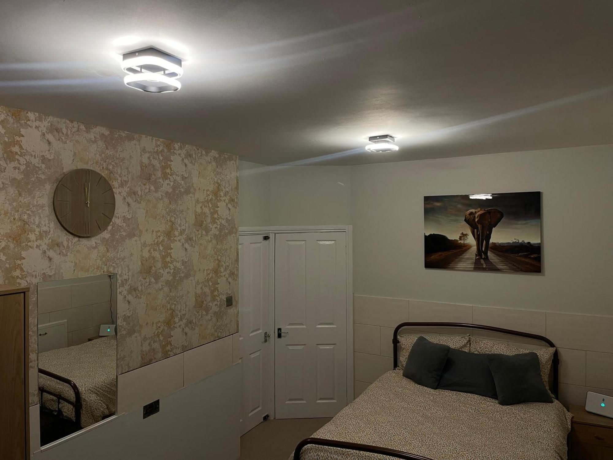Beanies Lornestreet Four Bed House Apartment Swindon Exterior photo