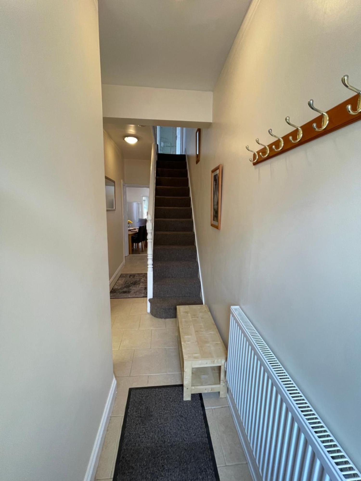 Beanies Lornestreet Four Bed House Apartment Swindon Exterior photo