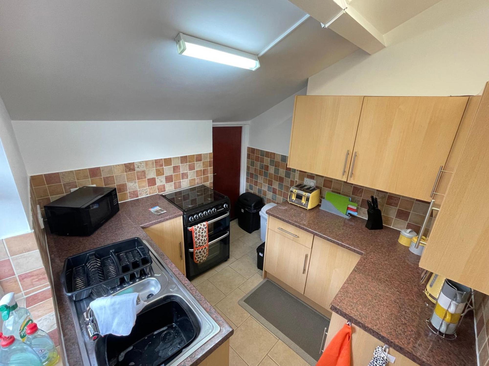 Beanies Lornestreet Four Bed House Apartment Swindon Exterior photo