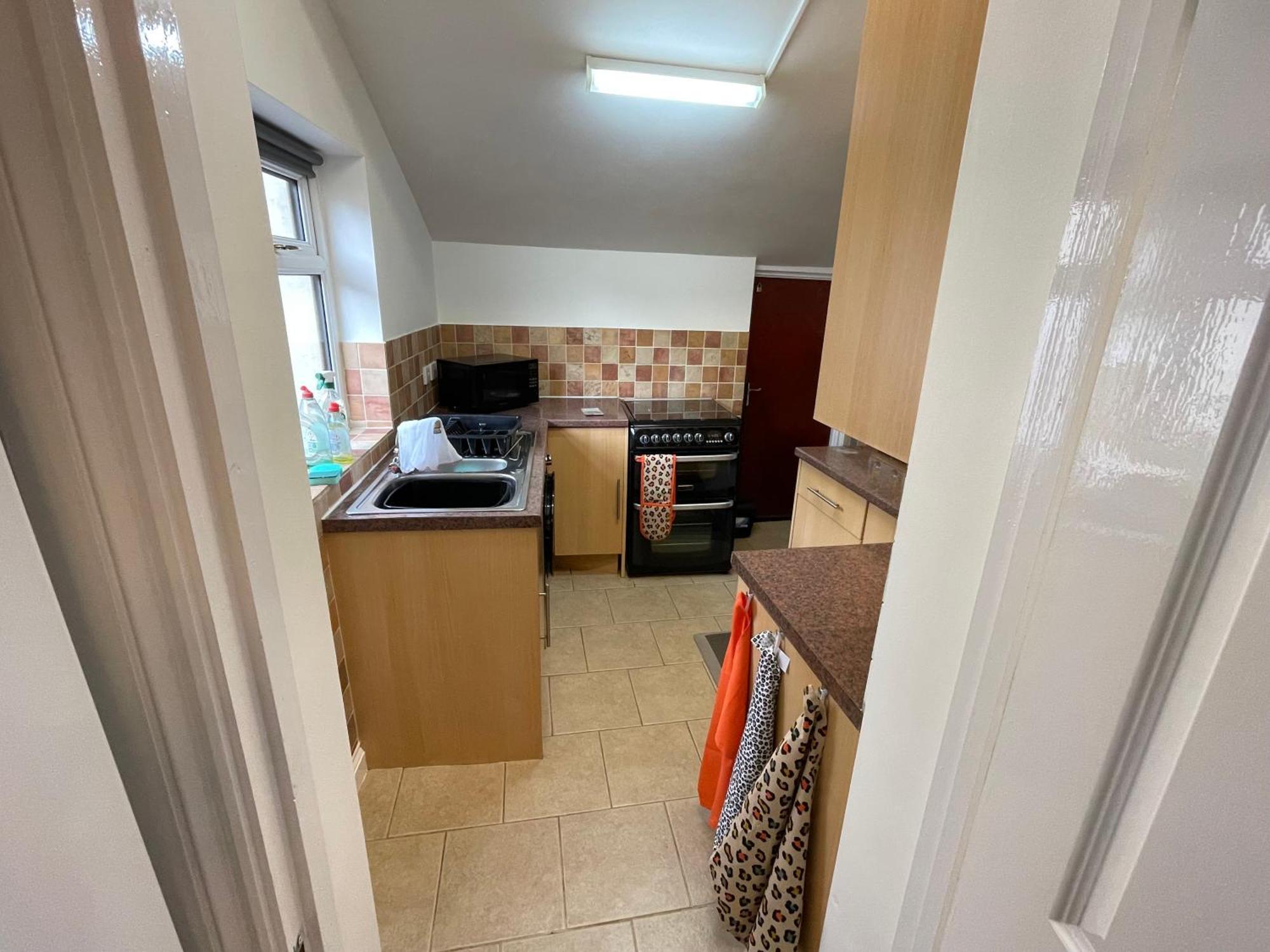 Beanies Lornestreet Four Bed House Apartment Swindon Exterior photo